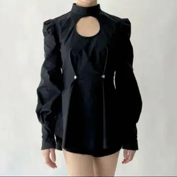 melt the lady (멜트 더 레이디) 포니테일 블라우스 블랙