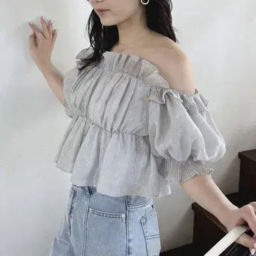 SNIDEL 자카드 볼륨 개더 오프숄더 블라우스