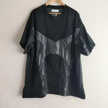 facetasm 광택 패널 디자인 반팔 T셔츠 블랙