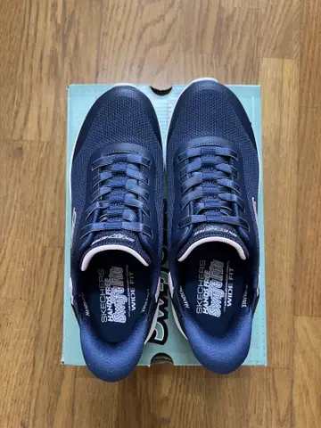 24cm SKECHERS 네이비 와이드핏 스니커즈