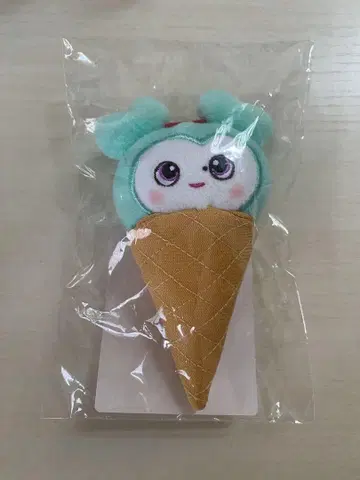TWICE 미나 봉제 인형 배치
