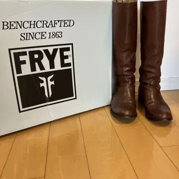 [ FRYE ] 멜리사 버튼 백 지퍼 브라운