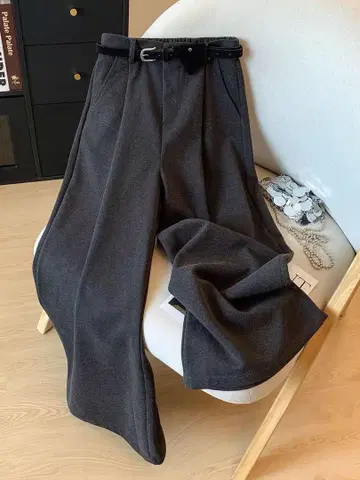 다크 그레이 캐주얼 팬츠 벨트 부착