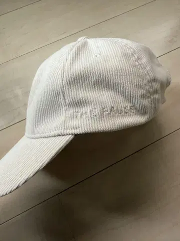 화이트 코듀로이 캡 THEPAUSE