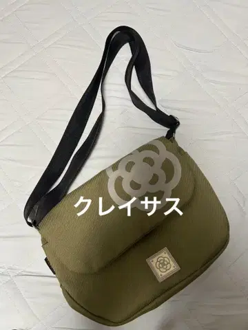 올리브색 플랩식 숄더백