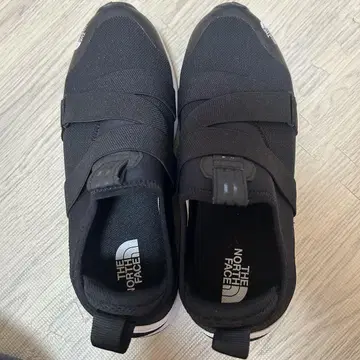 THE NORTH FACE 블랙 스니커즈