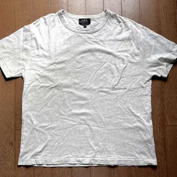 A.P.C. 아이보리 혼방 T셔츠 포켓 부착