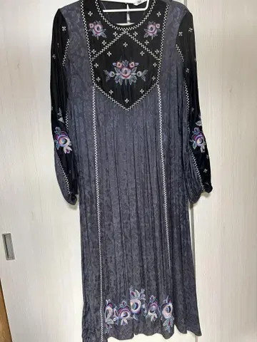 [ 새상품 미사용 ] ZARA 그레이 자수 긴팔 원피스