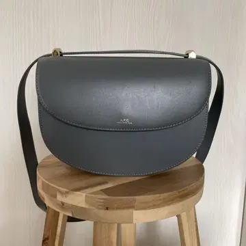 A.P.C. 아페쎄 Geneve 제네바 숄더백 그레이