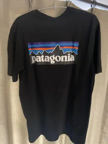 patagonia 블랙 T셔츠 사이즈 48