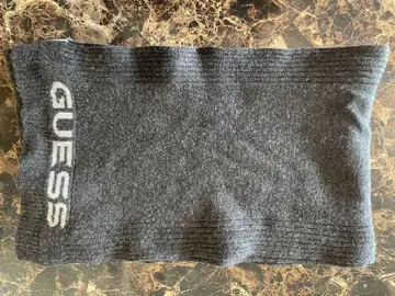 GUESS 그레이 니트 머플러