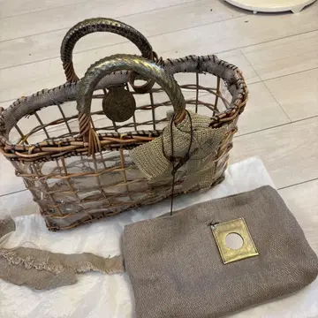 에바고스 바스켓백 투명 소재 골드 컬러 리본 포함
