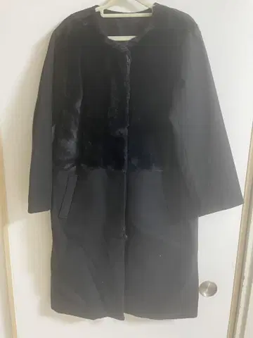 블랙 롱 코트 퍼 디자인