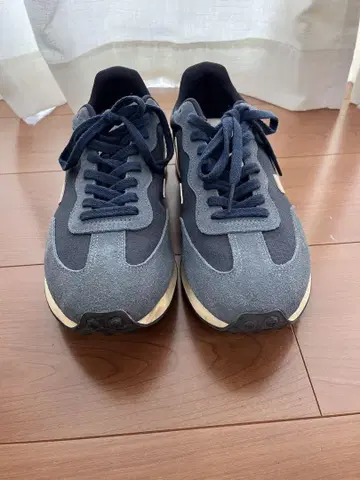VEJA 그레이 네이비 스니커즈
