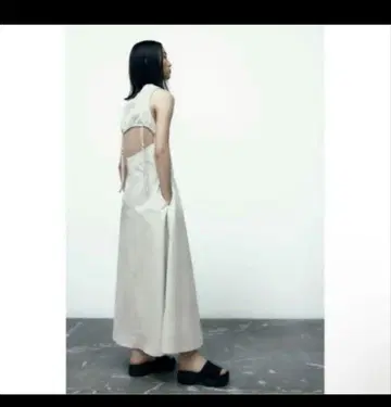 ZARA 컷 아웃 미디 드레스 라이트 그레이 원피스 XS