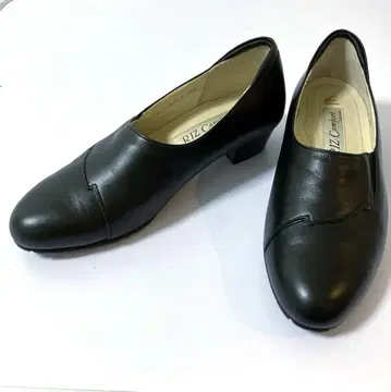 거의 새것 RIZ Comfort 23 발볼 넓은 가죽 낮은 힐 펌프스
