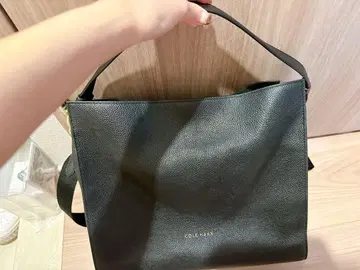 블랙 가죽 숄더백 골드 로고