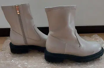 [ 새상품급 ] 베이지 통굽 숏부츠 지퍼 포함