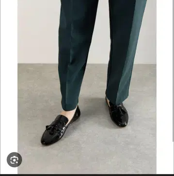 파비오 루스키 타슬 장식 블랙 에나멜 로퍼 37