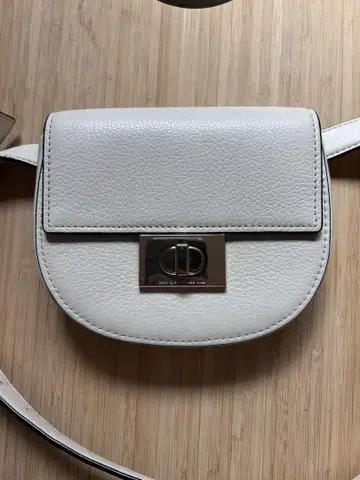 kate spade 화이트 가죽풍 바디백
