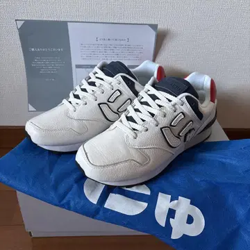 뉴이즈 스니커즈 24.5cm