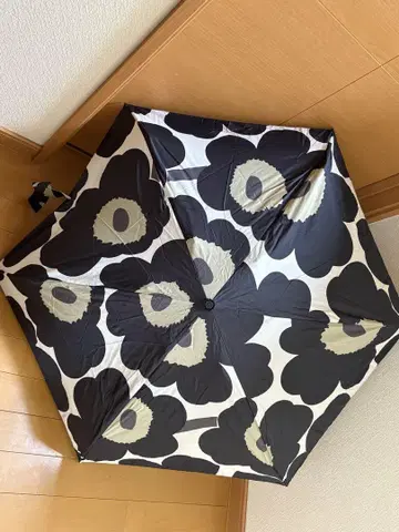 접이식 우산 (마리메꼬)