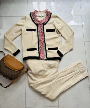 [ 거의 새상품 ] Chesty (체스티) 목 리본 화이트 가디건