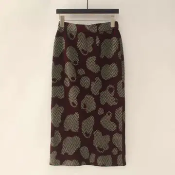 레오파드 무늬 타이트 스커트