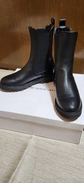 RODE SKO 블랙 사이드 고어 부츠 36 22.5cm 어반 리서치