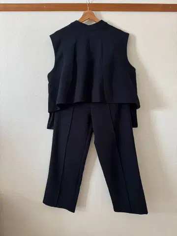 네이비 슬리브리스 셋업