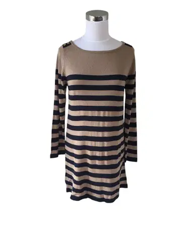 미착용 새상품 비이무즈하토 뒤 리본과 버튼이 귀여운 니트 튜닉