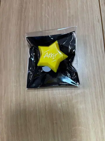 AMPTAK x COLORS 아키이 별 모양 액세서리 참(32)