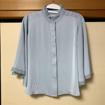 레이스 사용 케이프 슬리브 블라우스 안나더앙제라스 핀트