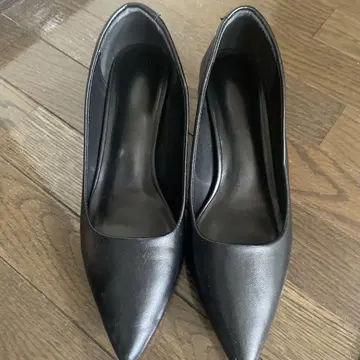 블랙 스틸레토 하이힐