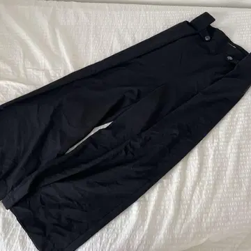 블랙 와이드 팬츠 버튼 포함
