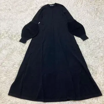 컨디션 최상 완판템 UN3D. BALLOON SLEEVE KNIT OP