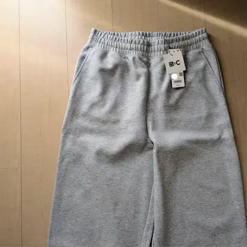 UNIQLO C 그레이 맨투맨 와이드 팬츠