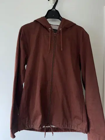A.P.C. 브라운 후드 부착 마운틴 파카