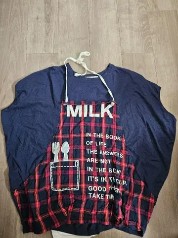 네이비 체크 무늬 에이프런풍 T셔츠