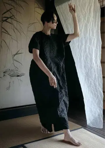 Black Crane Ripple Finish CrewNeck Dress