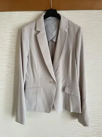 미사용 새상품 나라 까미체 바로 착용 가능 베이지 테일러드 자켓 M