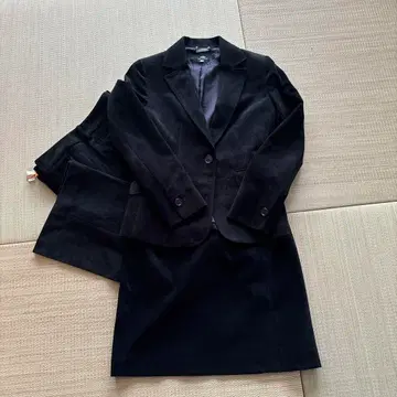 이네드 수트 셋업