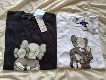 유니클로 KAWS T셔츠 2장 세트 블랙 화이트 L 사이즈
