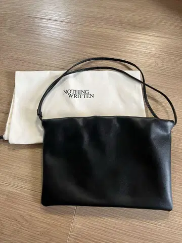 NOTHING WRITTEN Nella 스트랩 백