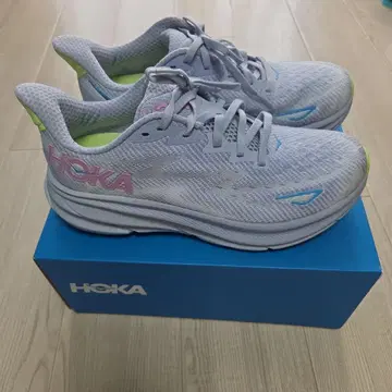 HOKA 러닝화 화이트/그린/핑크