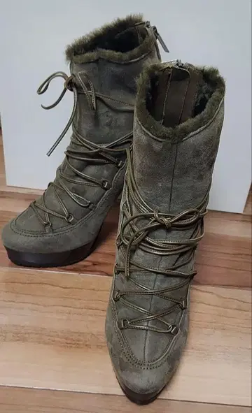 [ 9/27까지 기간 한정 가격 ] JIMMY CHOO 올리브 그린 부츠