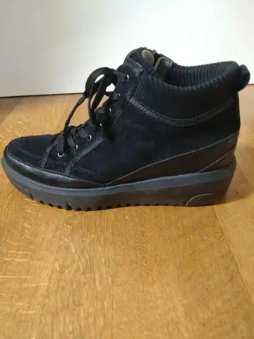 fitfit 블랙 스웨이드 하이컷 스니커즈 통굽 23.5cm