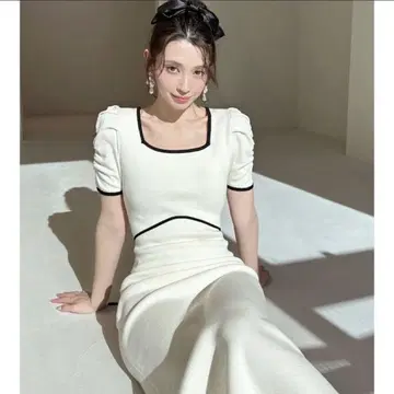 RESEXXY 바이컬러 타이트 원피스 아이보리