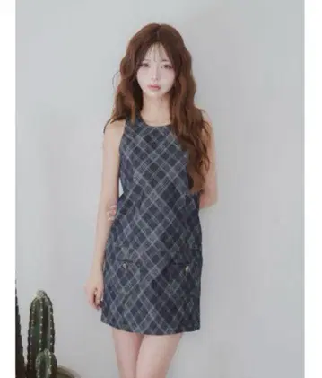 체크 무늬 슬리브리스 미니 원피스