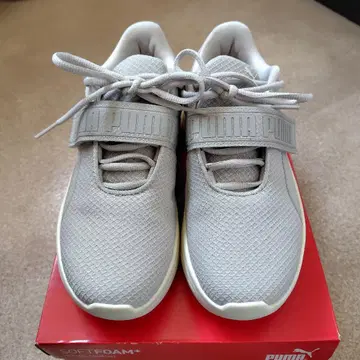 PUMA SOFTFOAM+ 그레이 스니커즈